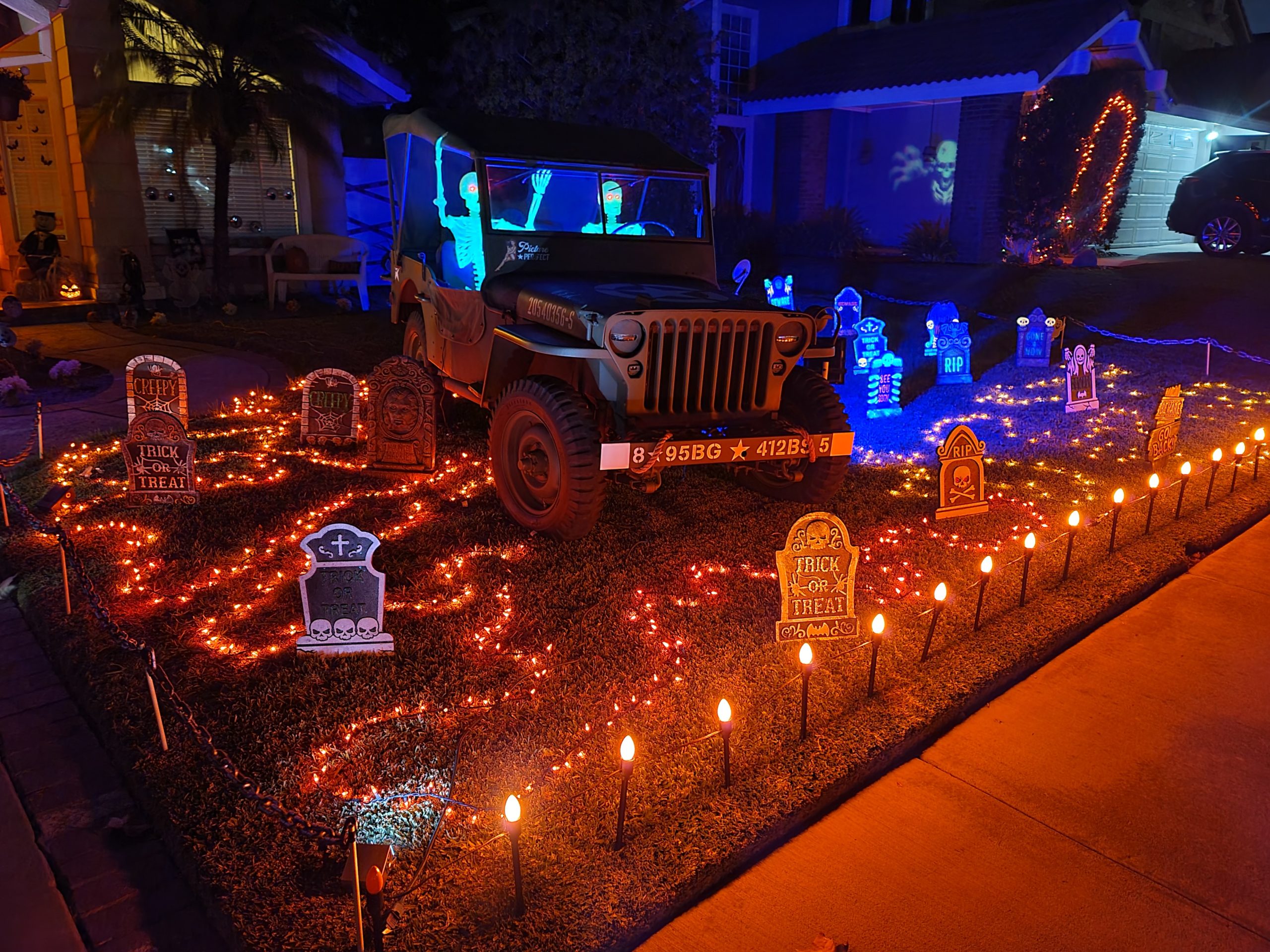 Halloween Jeep with Skeleton Drivers