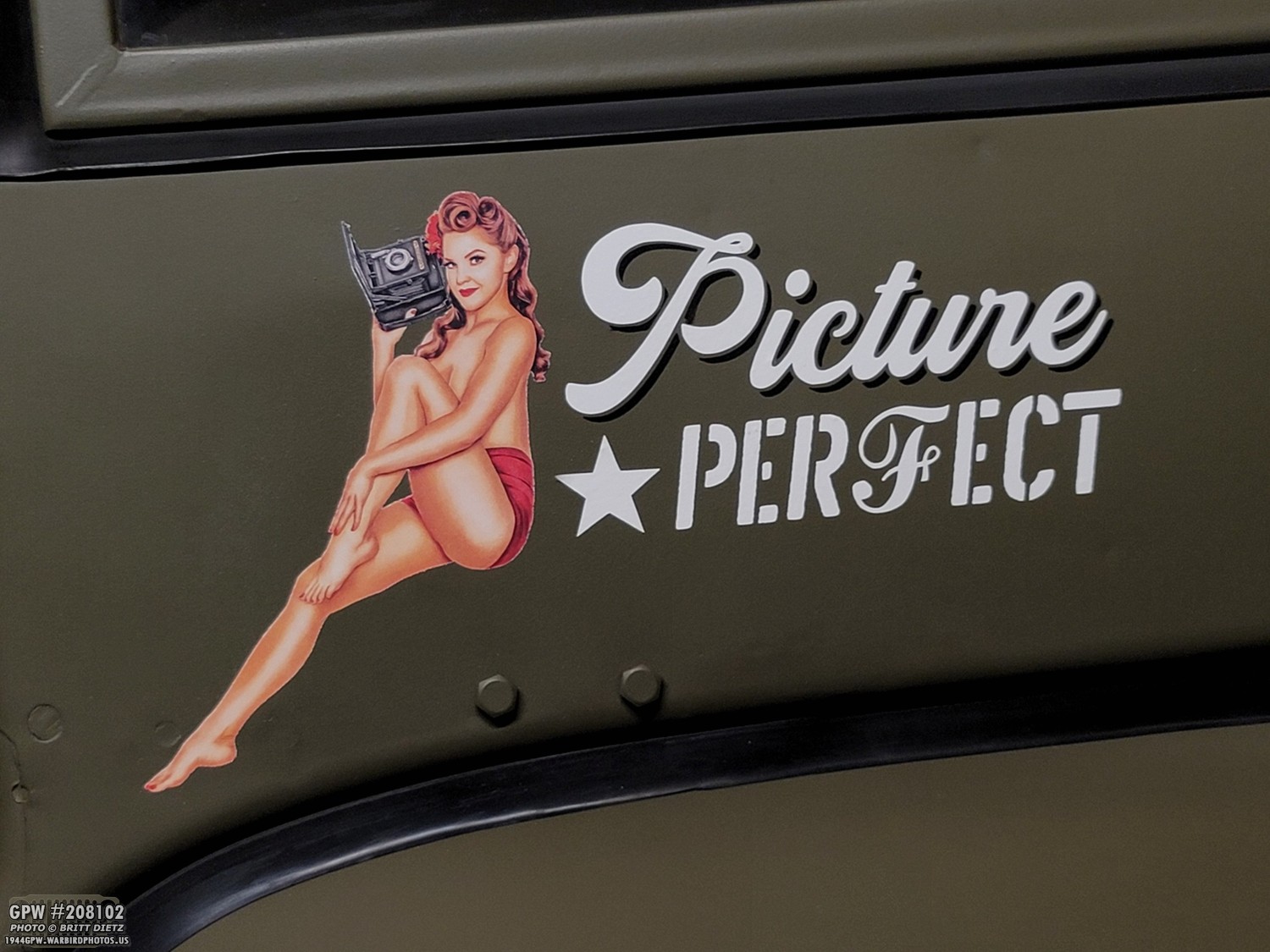 GPW Jeep Nose Art Pinup Girl 'Picture Perfect'